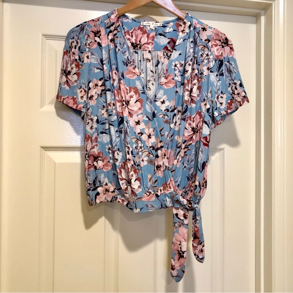 NWOT Willow & Clay Blue Pink Floral Summer Blouse Size Medium - Picture 14 of 14